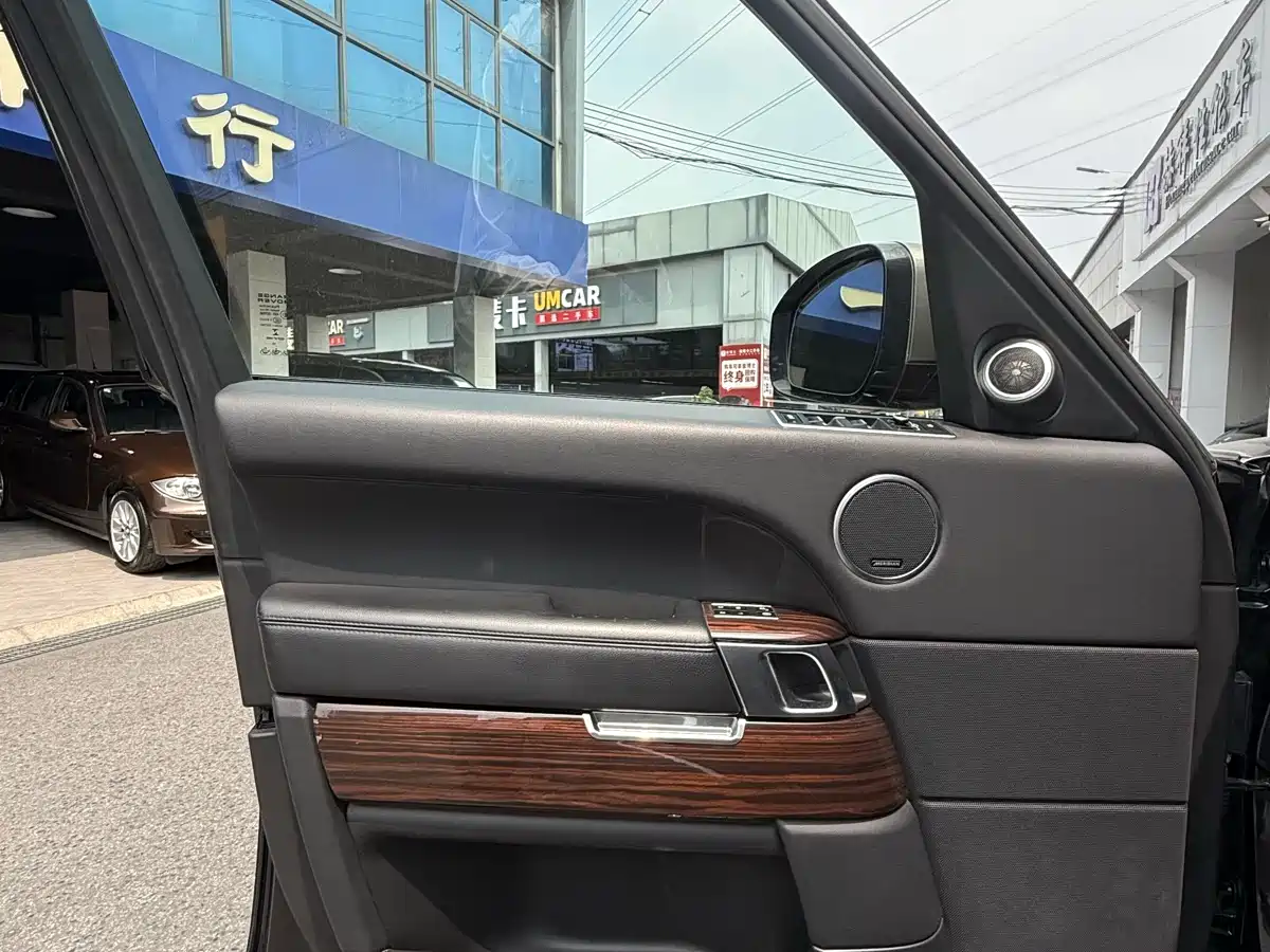 Land Rover Range Rover 2017 3.0 SC V6 Golden Age Edition фото 12