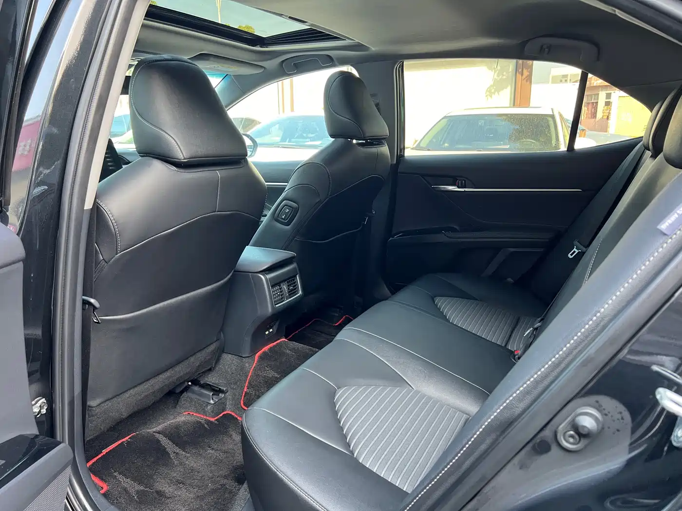 Toyota Camry 2022 2.0S Knight Edition фото 5
