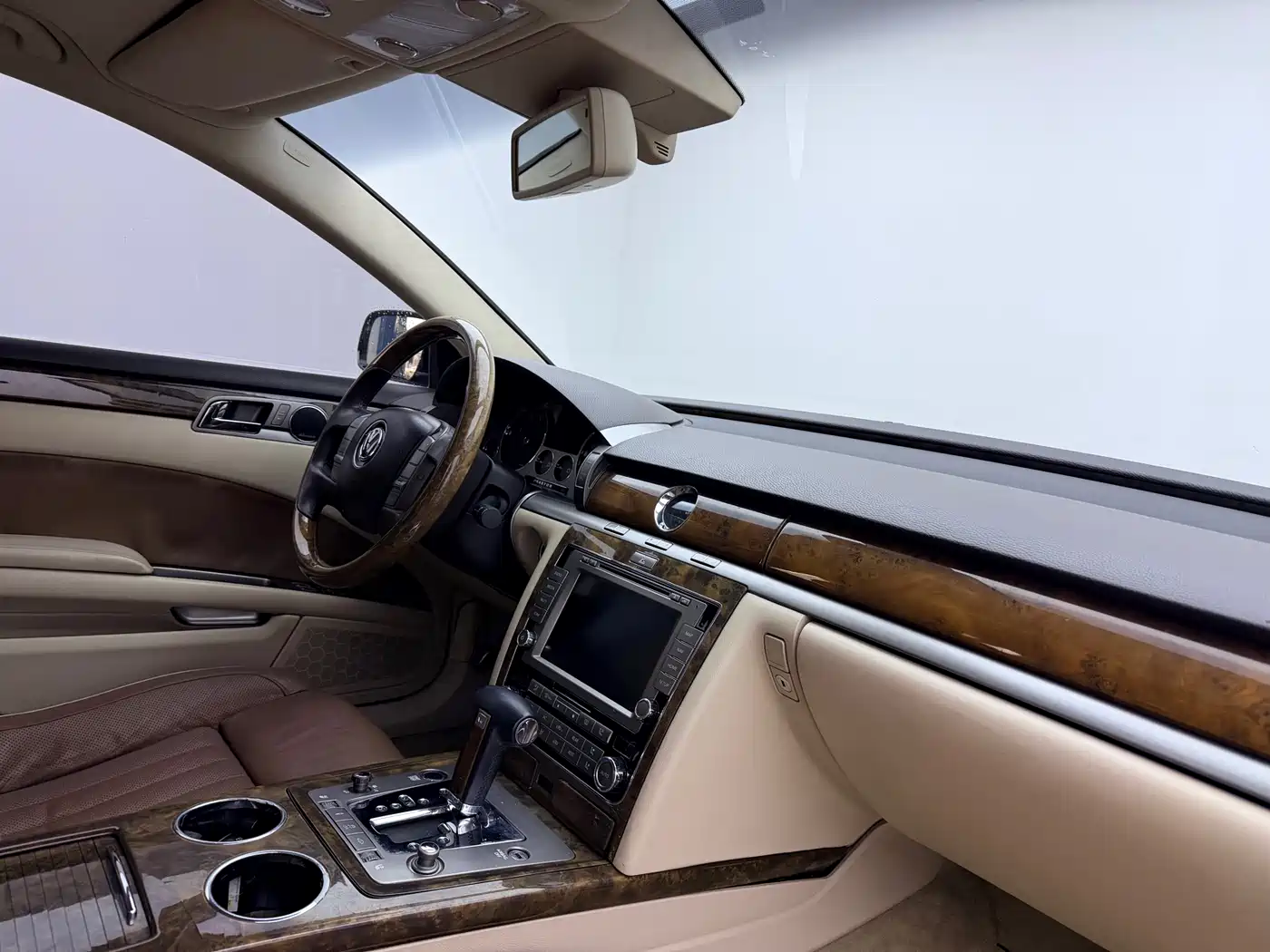 Volkswagen Phaeton 2011 3.6L V6 4-seat Long Wheelbase Individual фото 15