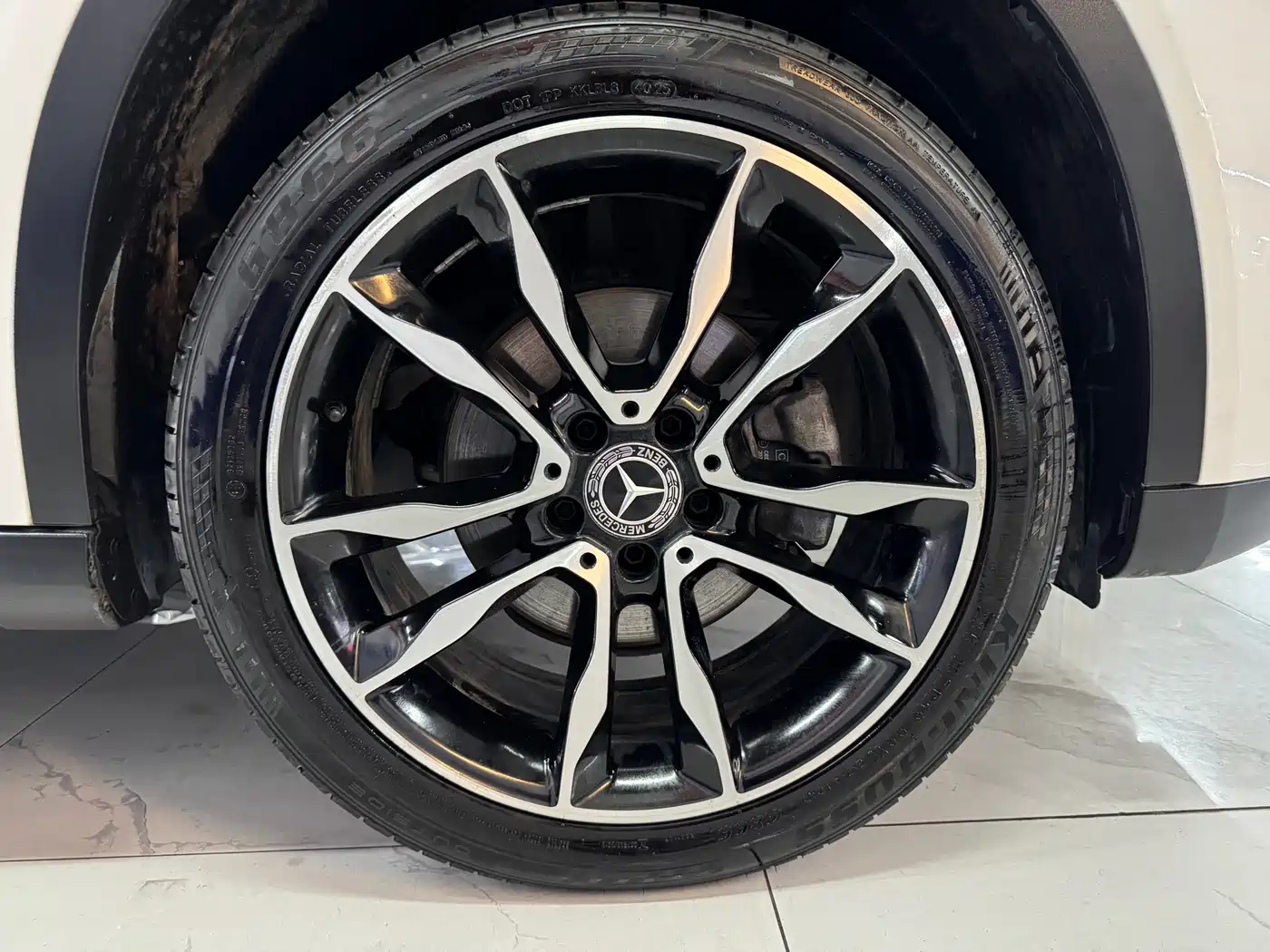 Фото 10 - Mercedes-Benz GLA