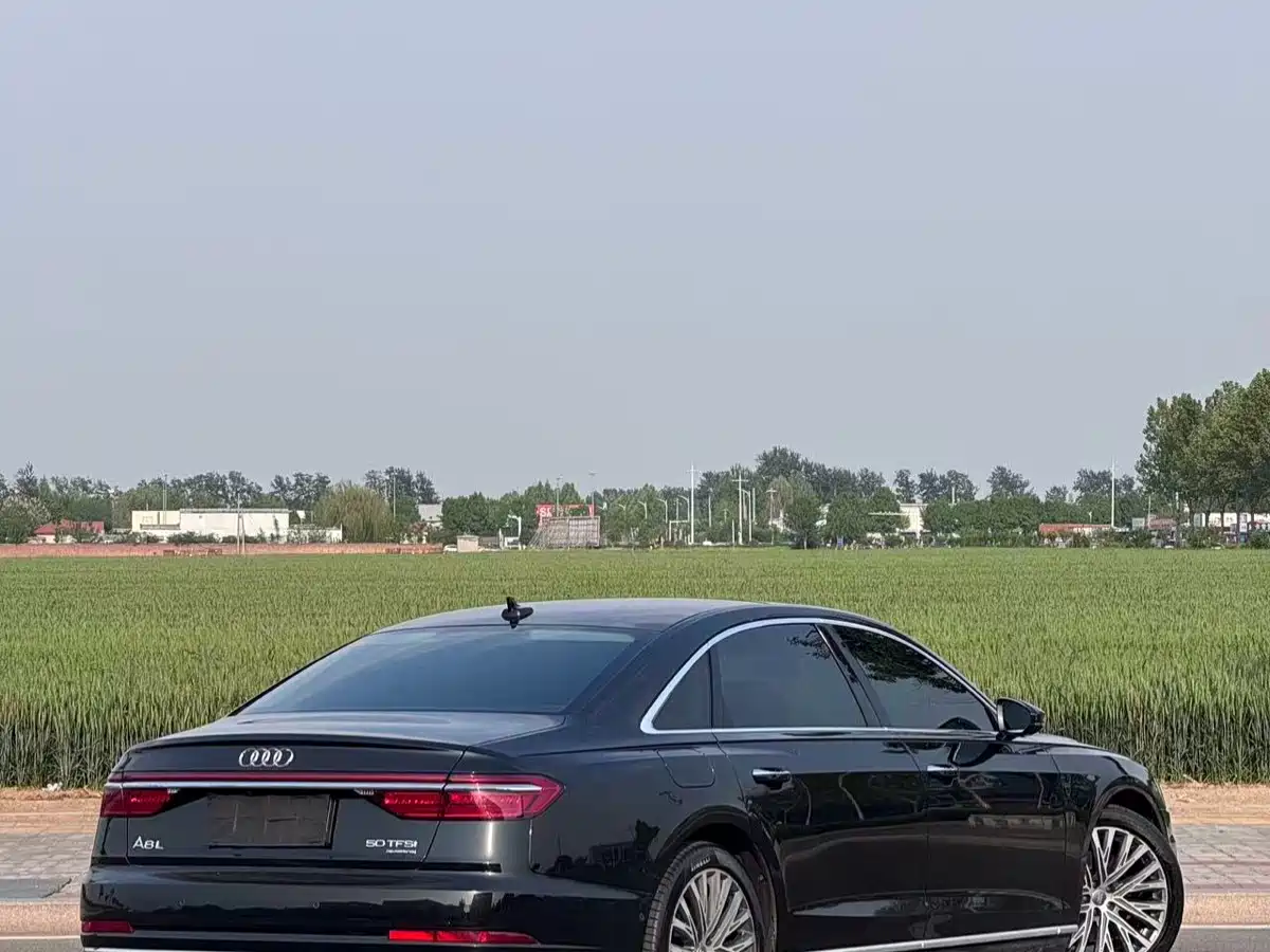 AUDI A8