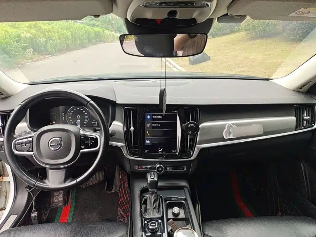 Фото 10 - Volvo S90
