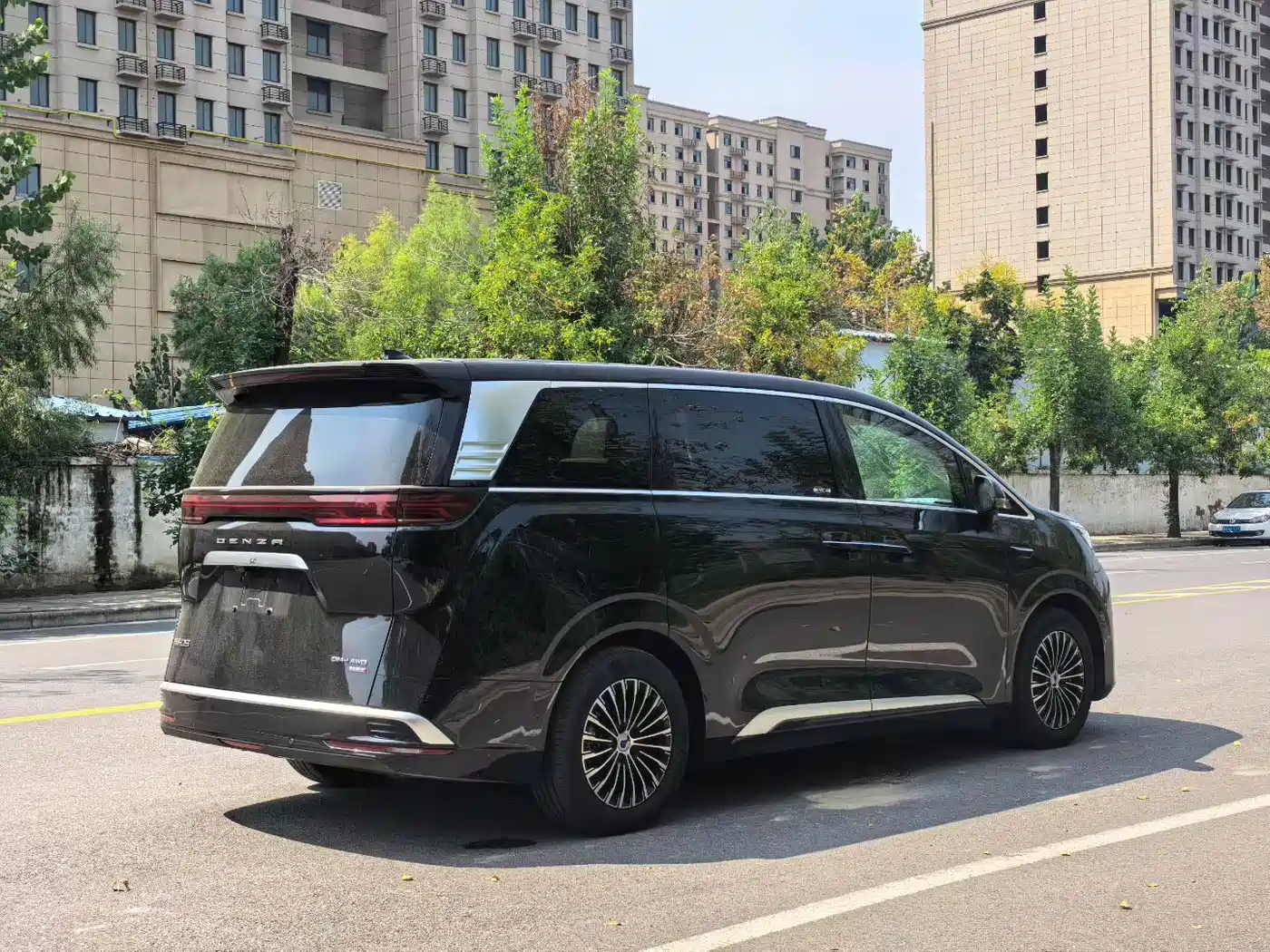 Denza D9 2026 2025 DM-i Smart Driving Edition 1020 AWD Flagship