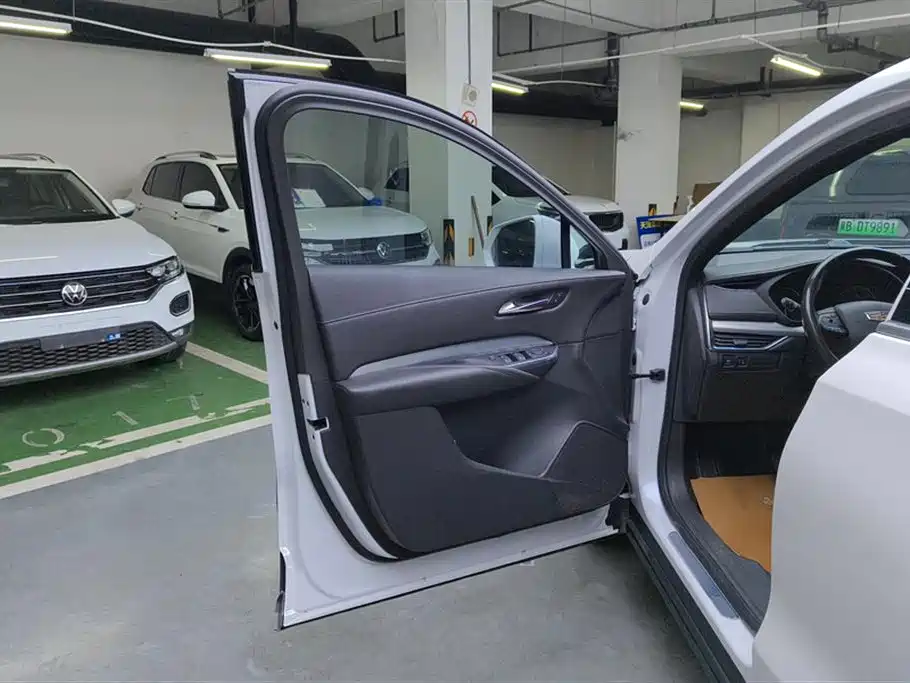 Cadillac XT4 2020 Facelift 28T 2WD Leading фото 7