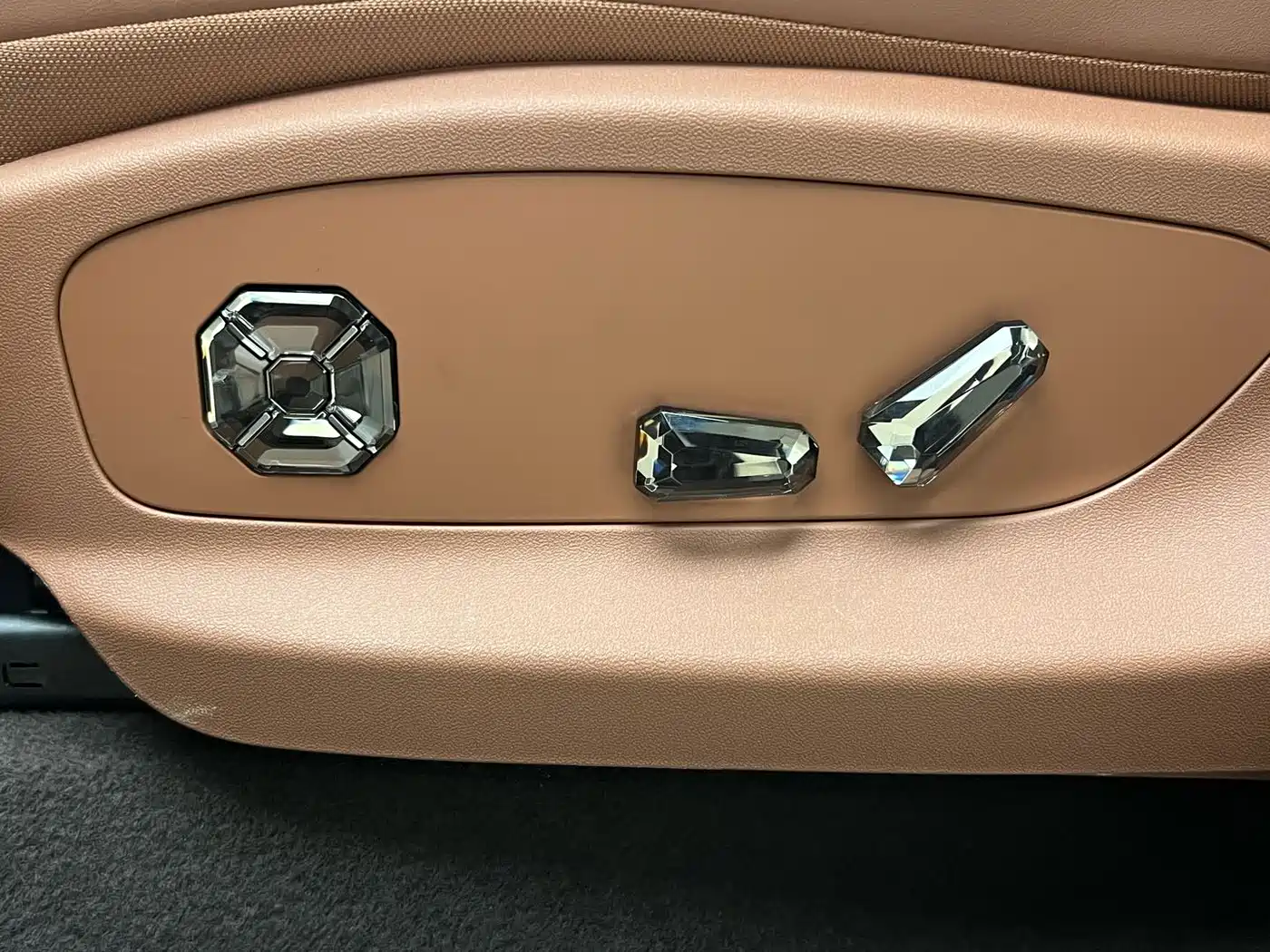 Denza N8L 2026 Model Prestige Edition фото 19
