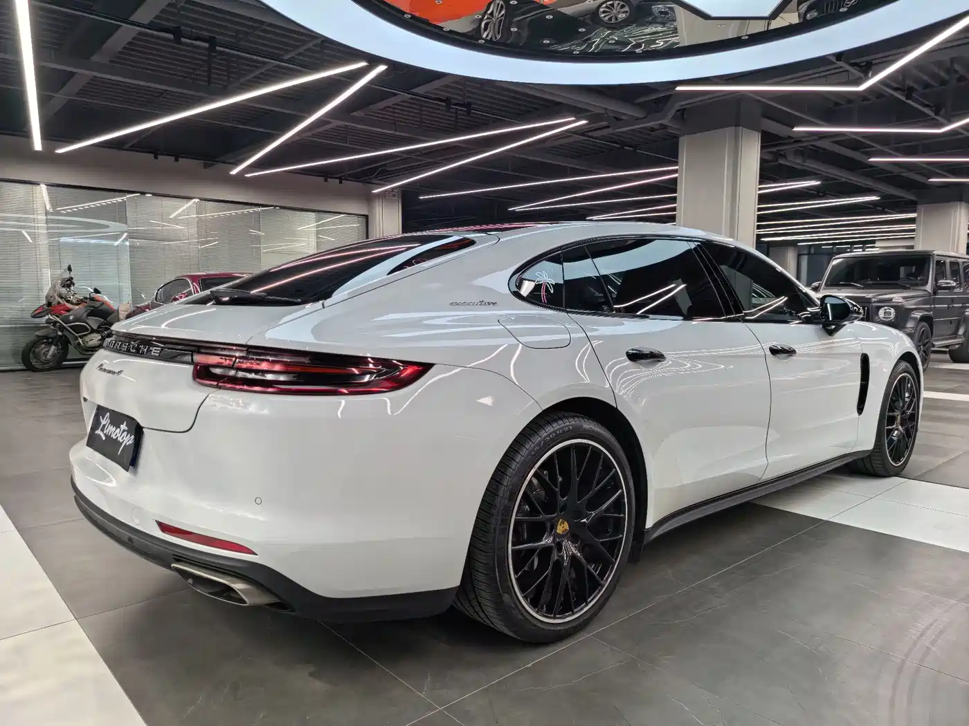 Porsche Panamera 2019 Panamera 4 Executive Long Wheelbase 2.9T фото 5