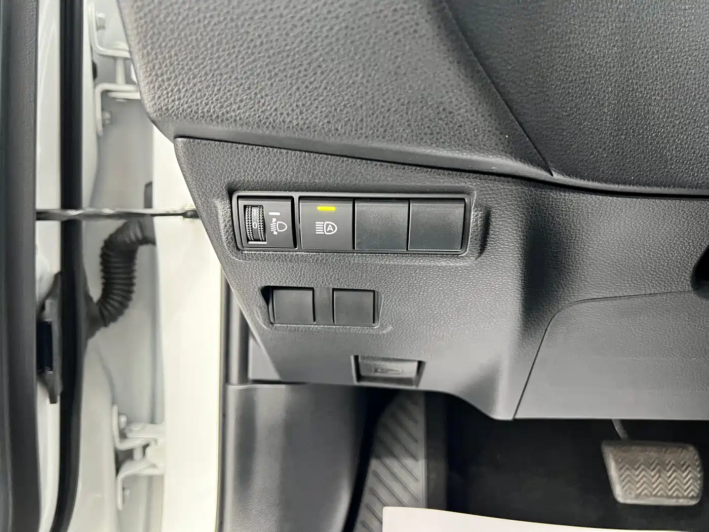 Toyota Frontlander 2023 2.0L CVT Leading Edition фото 20