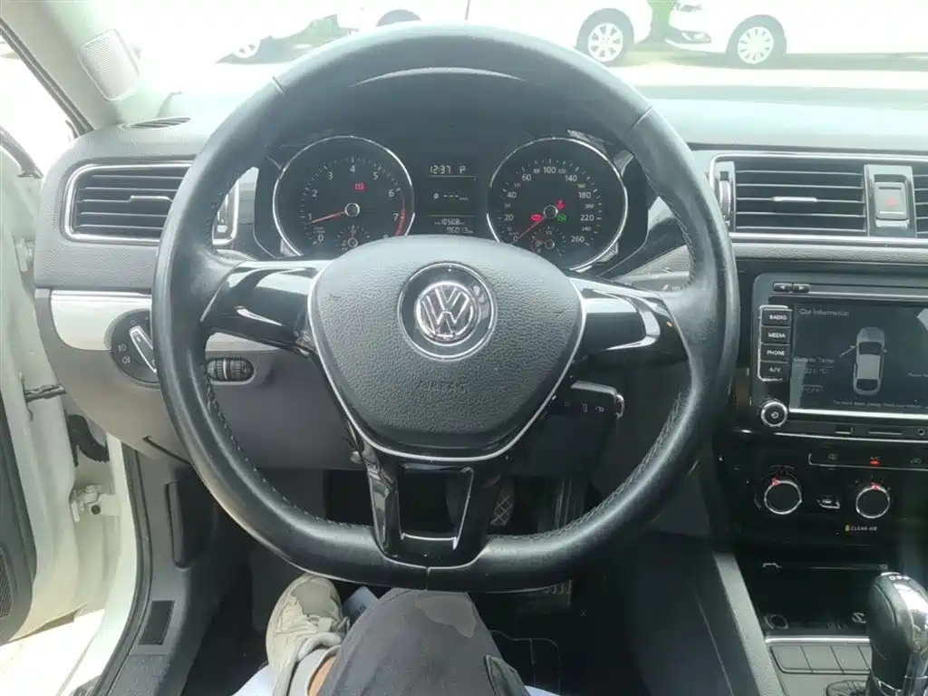 Volkswagen Sagitar 2016 230TSI 25th Anniversary Edition фото 11