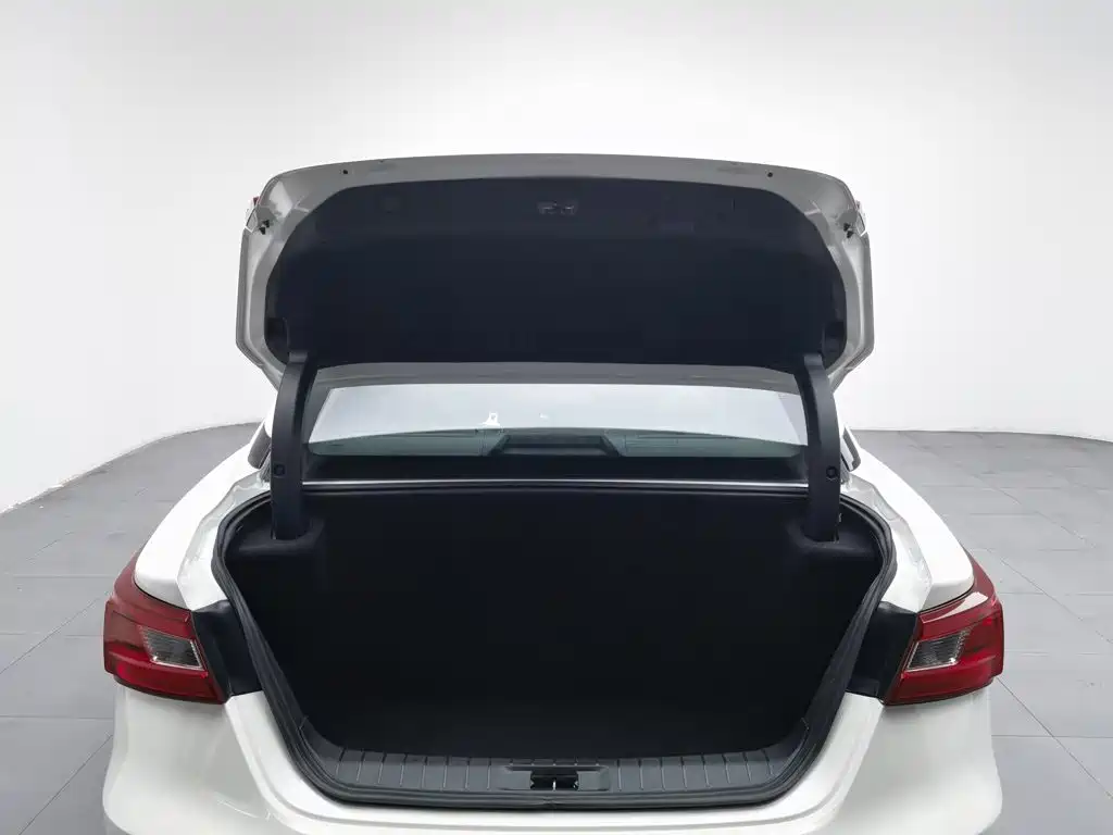 Nissan Cima 2018 2016 2.5L XL Luxury