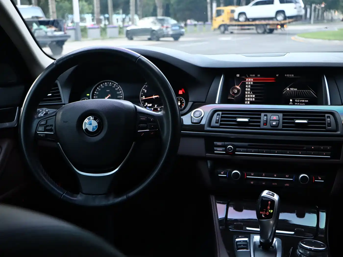 BMW 5 Series 2017 525Li Luxury Design Package фото 12