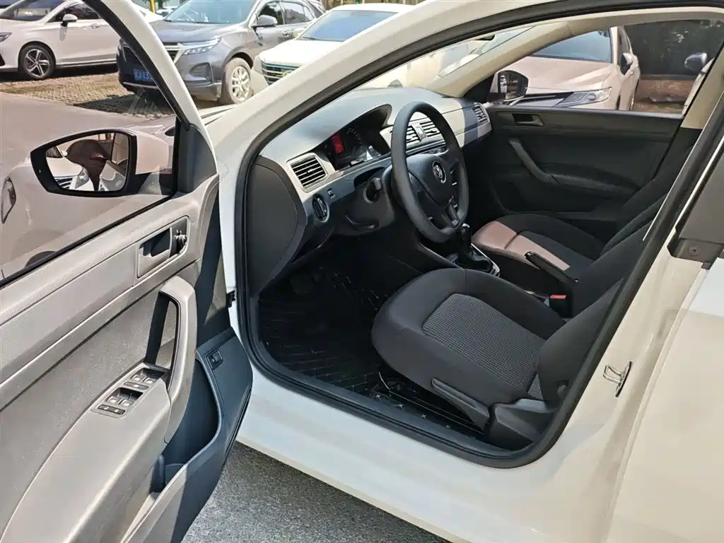 VOLKSWAGEN SANTANA