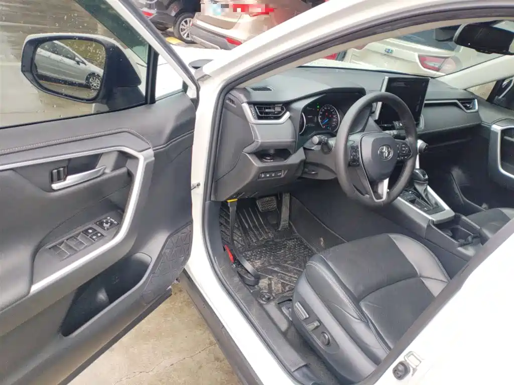 Toyota Wildlander 2022 Hybrid 2.5L E-CVT FWD Premium Edition фото 13