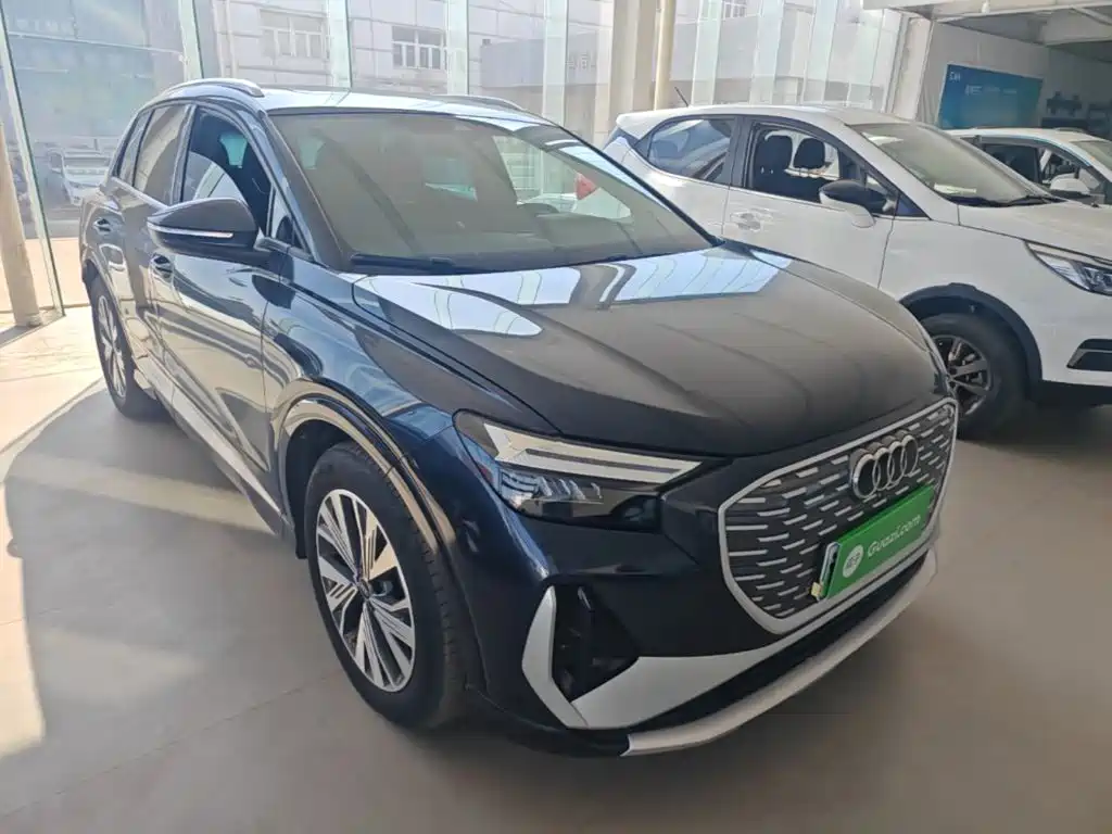 Photo 4 - Audi Q4 e-tron