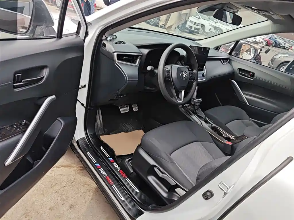 Toyota Frontlander 2023 2.0L CVT Leading Edition фото 12