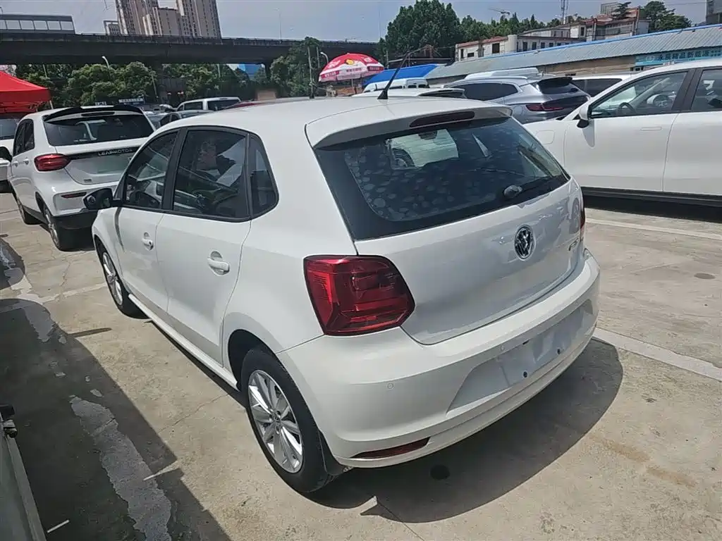 Volkswagen Polo 2014 1.4L Automatic Comfort Edition фото 23