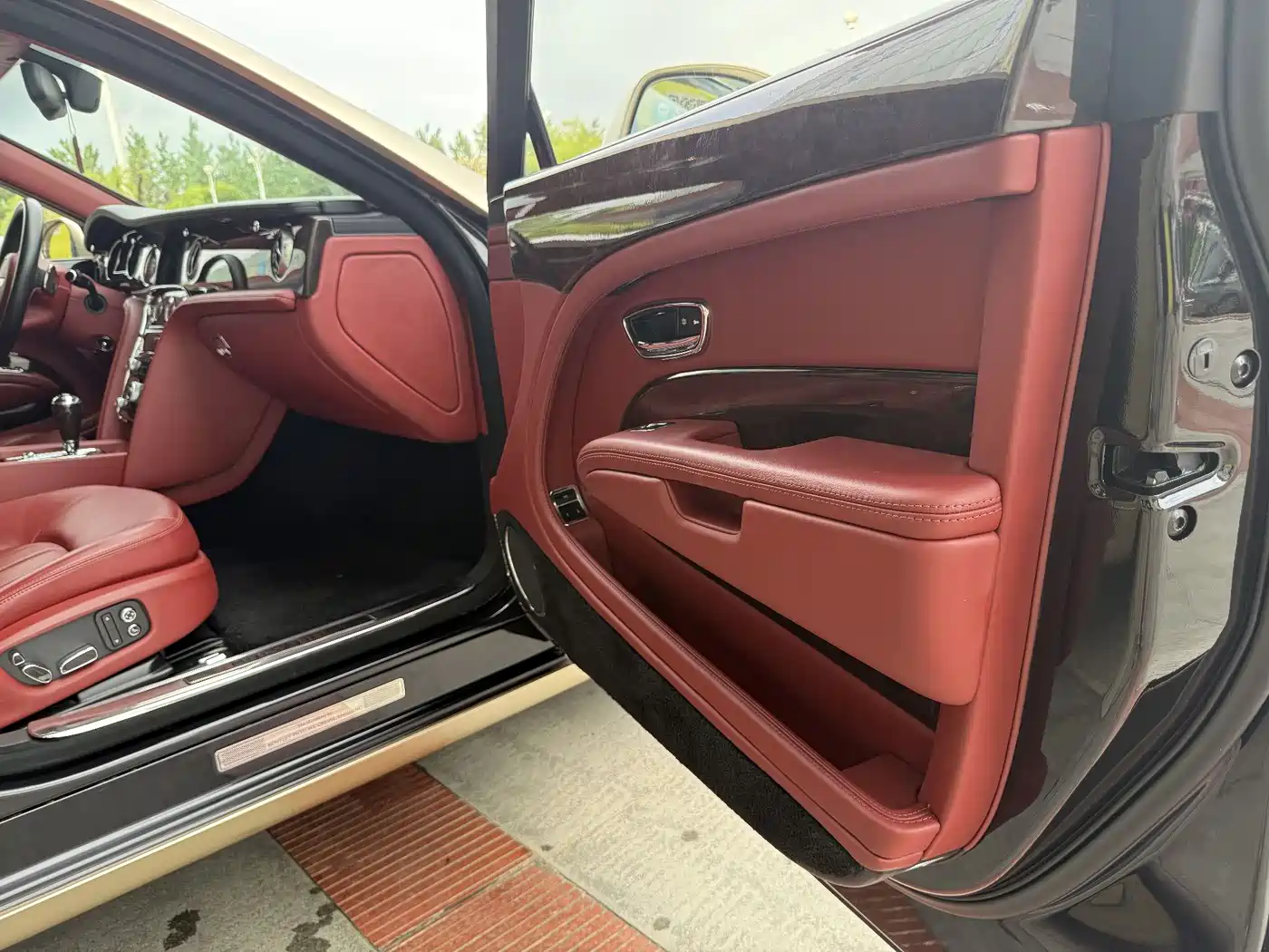 Bentley Mulsanne 2012 Model 6.8T Diamond Jubilee фото 18