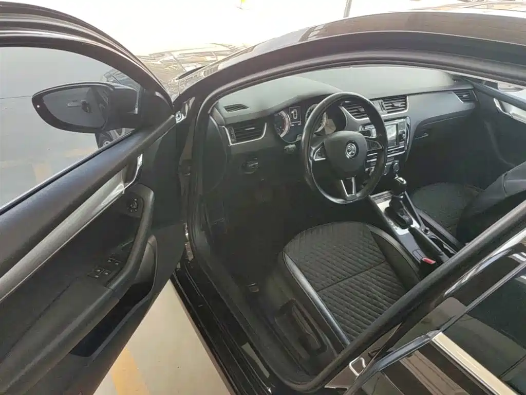 Škoda Octavia 2018 TSI280 DSG Luxury Edition фото 16