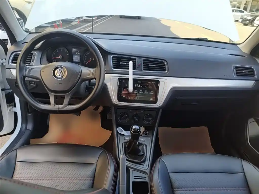 Volkswagen Lavida 2015 1.6L Manual Trend Edition фото 10