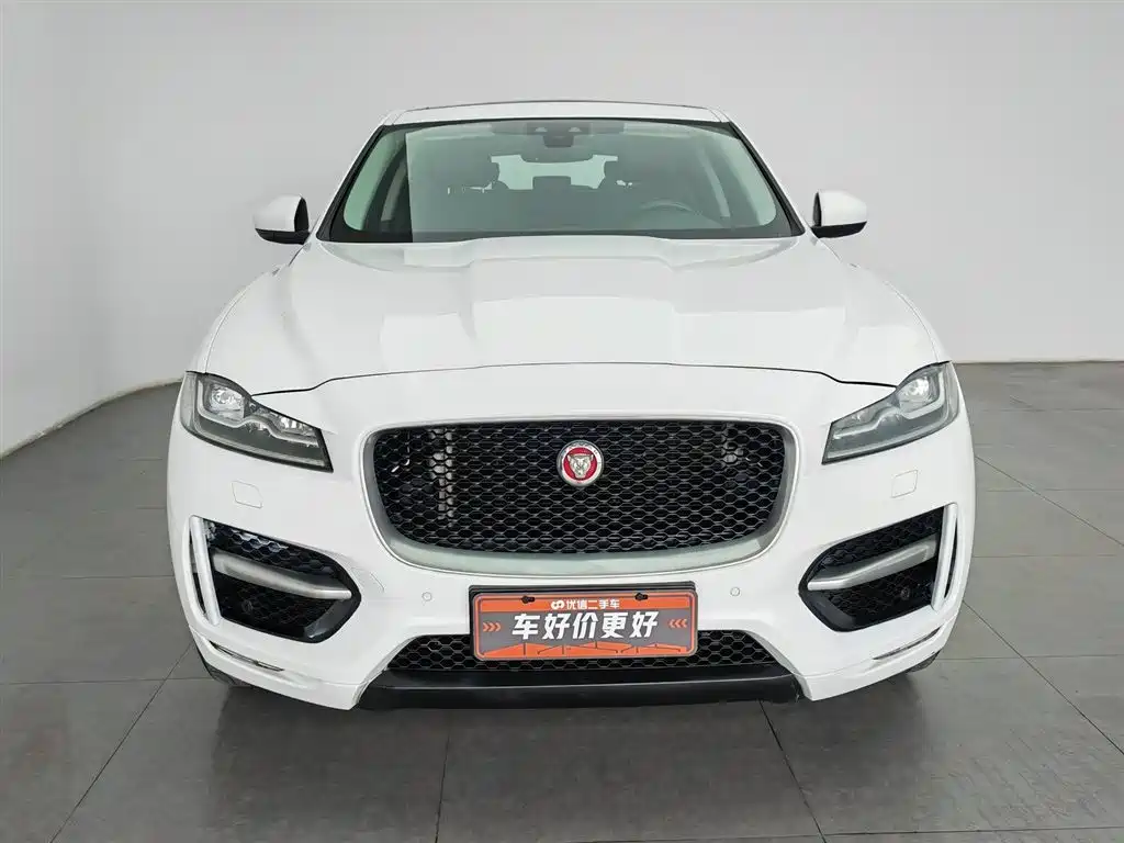 Фото 3 - Jaguar F-PACE