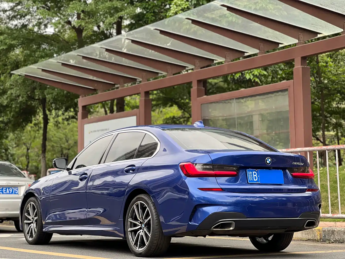 BMW 3 Series 2022 325Li M Sport Package фото 23