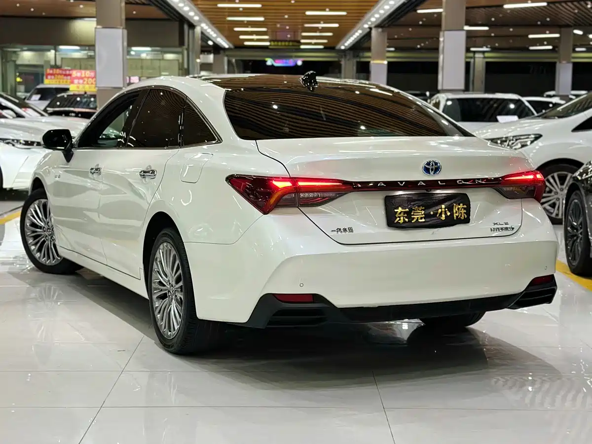 Toyota Avalon 2019 Hybrid 2.5L XLE Premium Edition China V фото 9