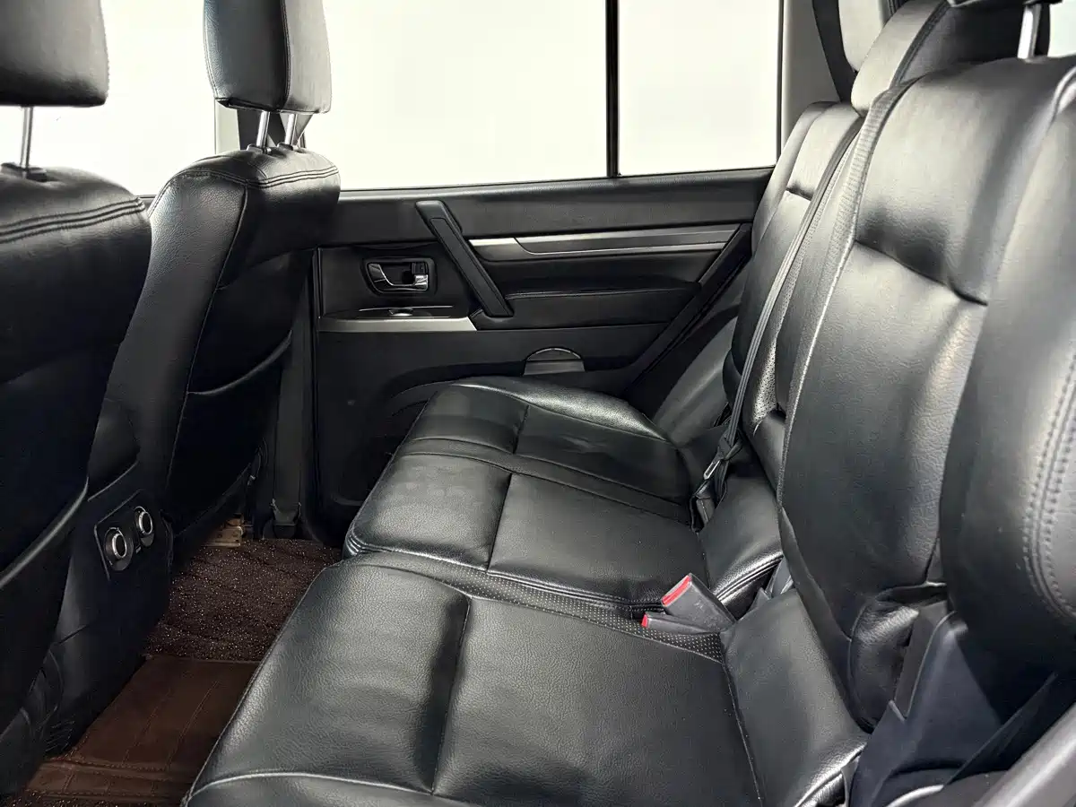 Mitsubishi Pajero (Import) 2012 2012 3.0L Luxury Edition
