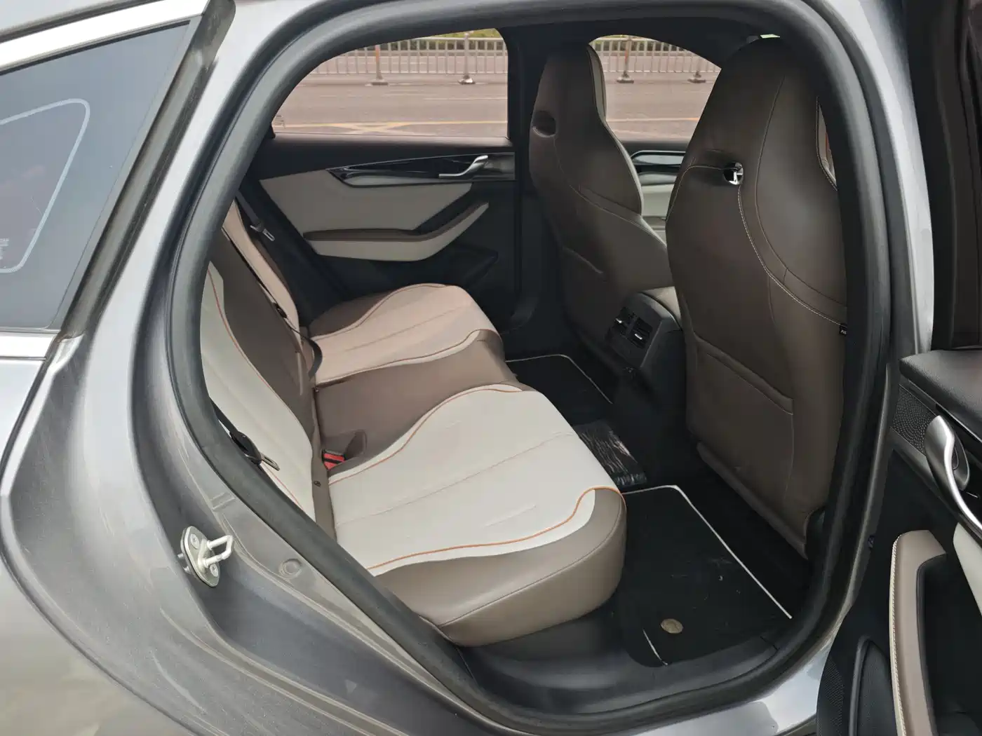 BYD Qin PLUS 2023 Champion Edition DM-i 120KM Leading Type фото 11