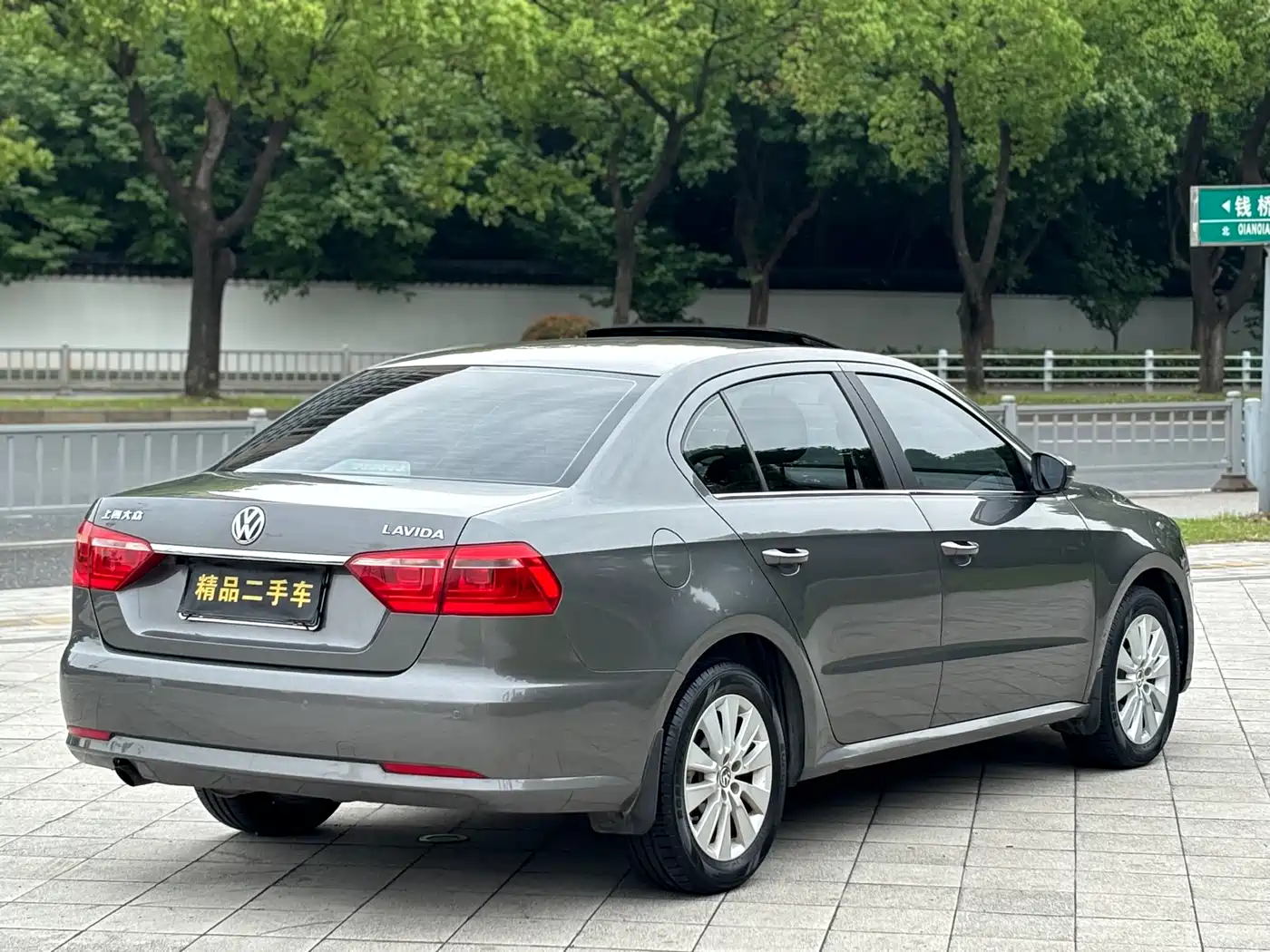 Volkswagen Lavida 2013 Facelift Classic 1.6L Automatic Comfort фото 5