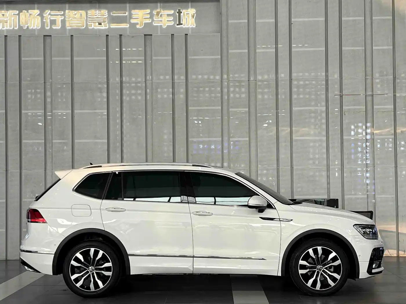 Volkswagen Tiguan L 2021 330TSI Automatic 2WD R-Line Premium фото 4
