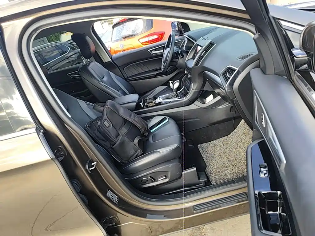 Фото 25 - Ford Edge