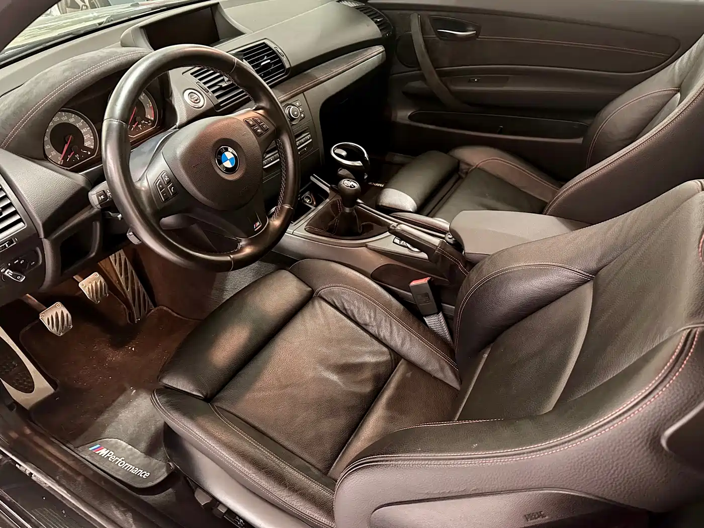 BMW 1 Series M 2011 1M Coupe фото 11