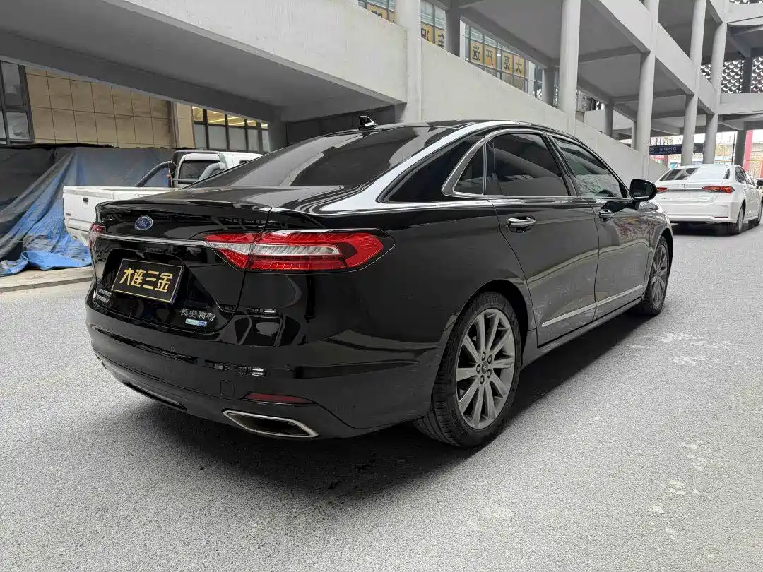 Фото 8 - Ford Taurus
