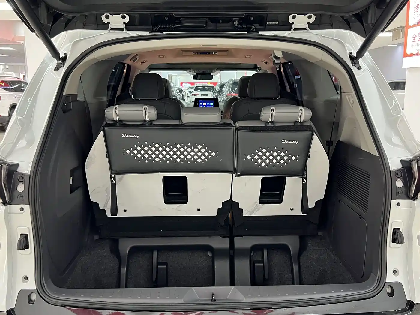 Toyota Sienna 2023 2.5L Hybrid Luxury Edition фото 18