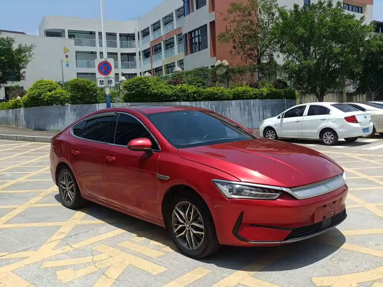 BYD Qin PLUS 2021 EV 500KM Luxury Model фото 3