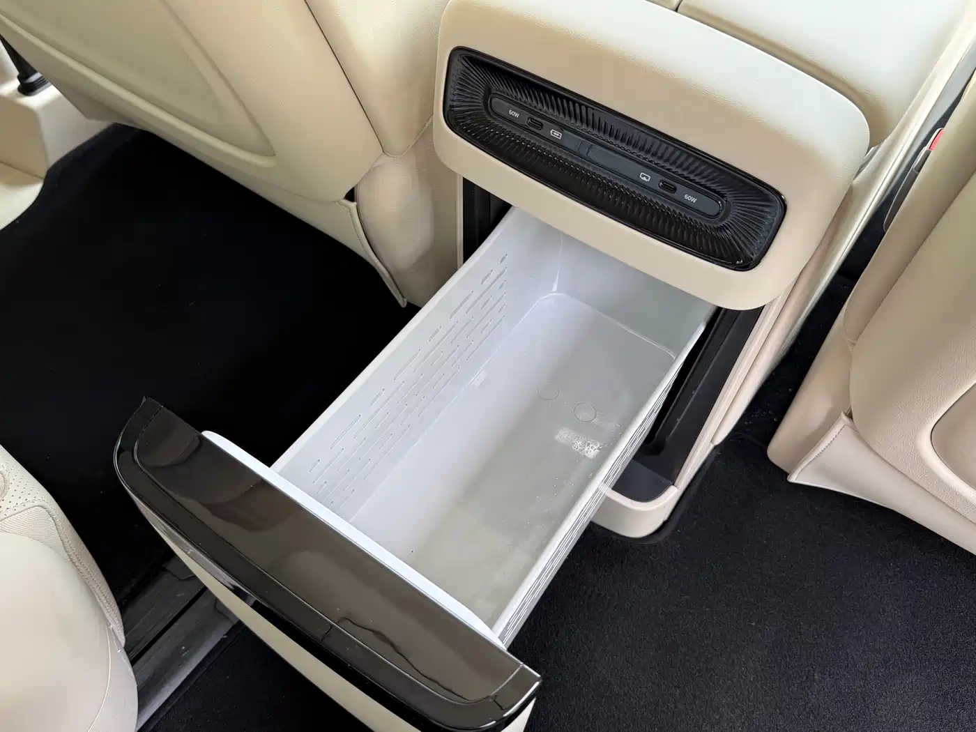 Voyah Auto Voyah Dreamer 2025 PHEV 4WD Kunpeng Premium Edition фото 17