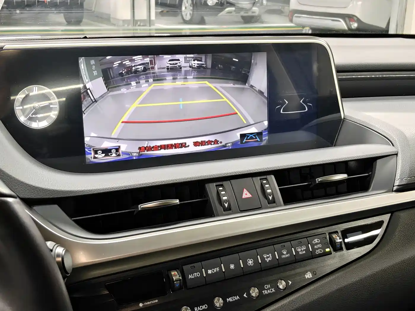 Lexus ES 2018 300h Excellence Edition China V фото 12