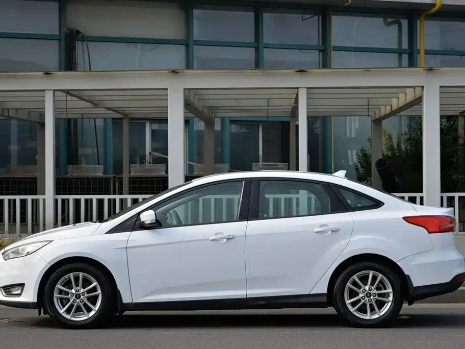 Фото 2 - Ford Focus