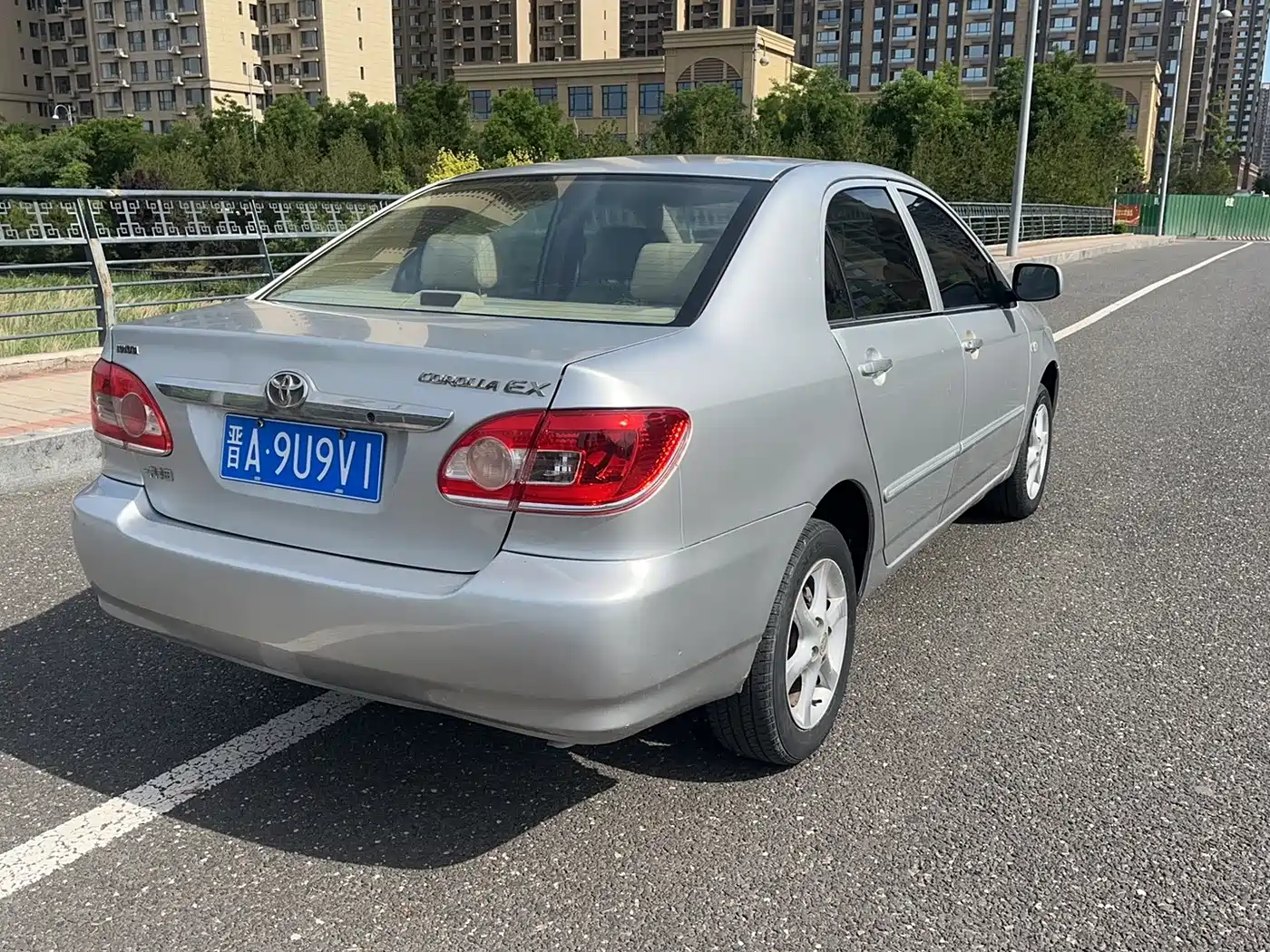 Toyota Corolla 2011 1.6L Manual Luxury Edition фото 7