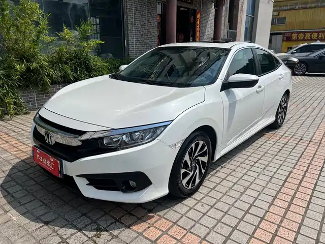 Honda Civic 2016 220TURBO CVT Luxury Edition — фото 1