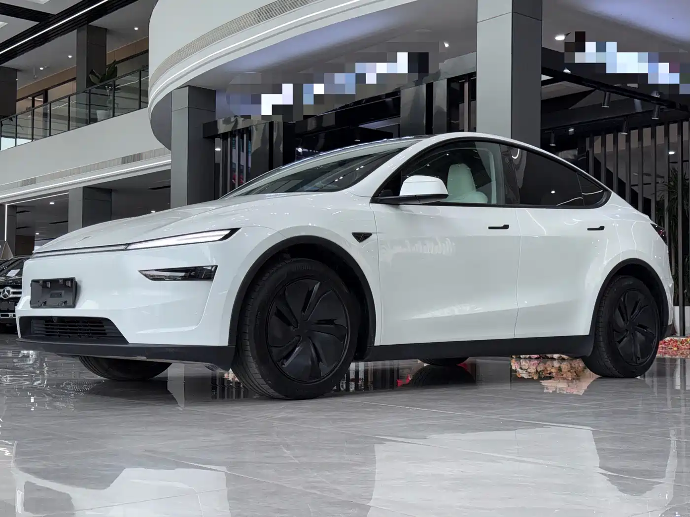 Tesla Model Y 2025 Long Range All-Wheel Drive