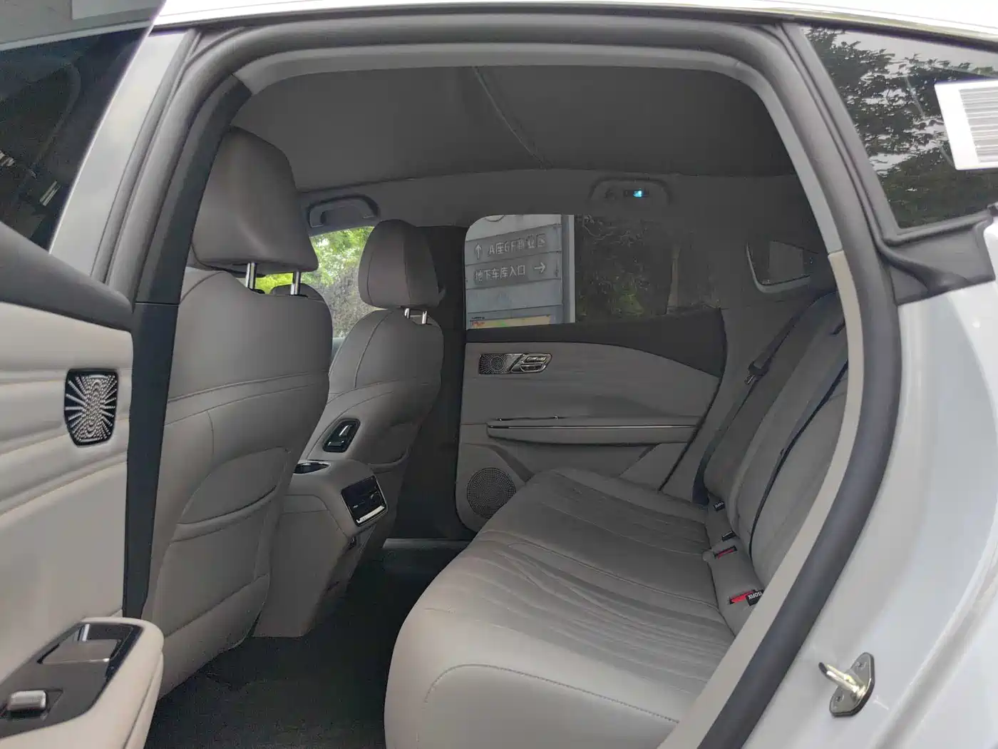 Geely Galaxy Galaxy Xingyao 8 2025 130km EM-i Premium Edition фото 8