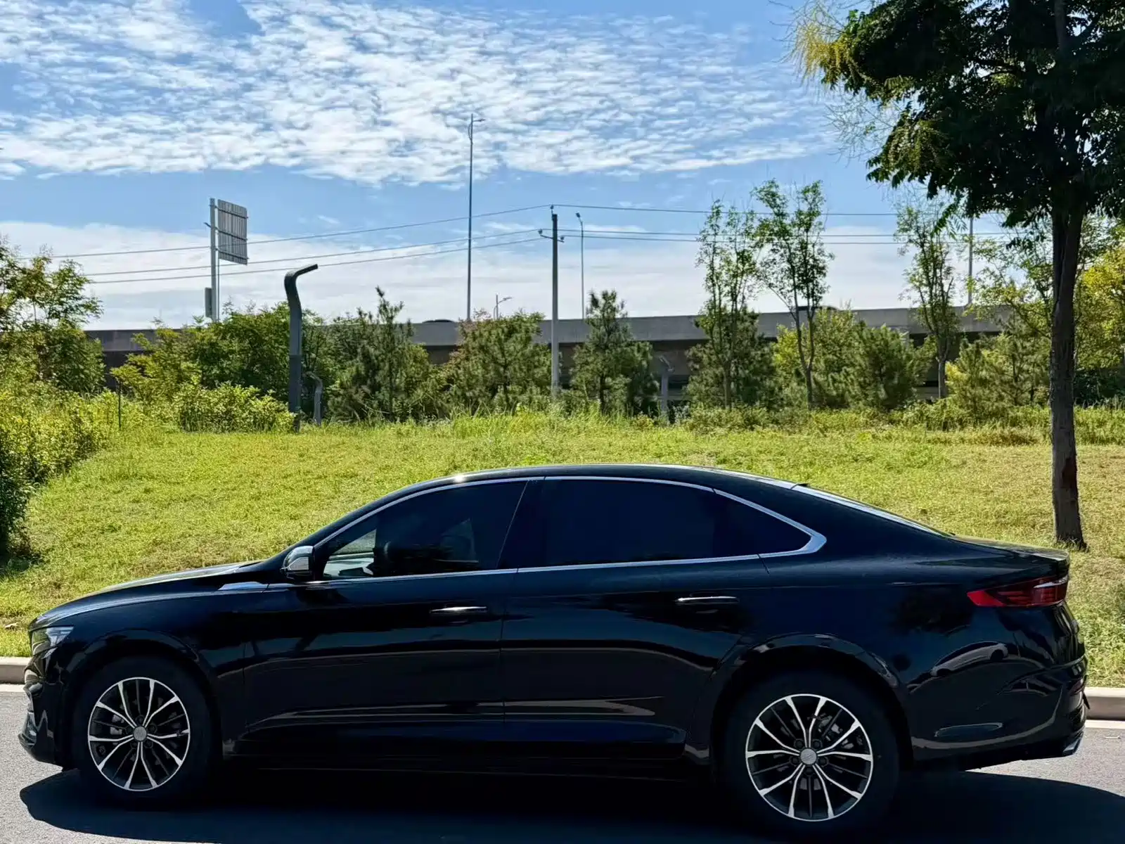 Фото 3 - Geely Preface