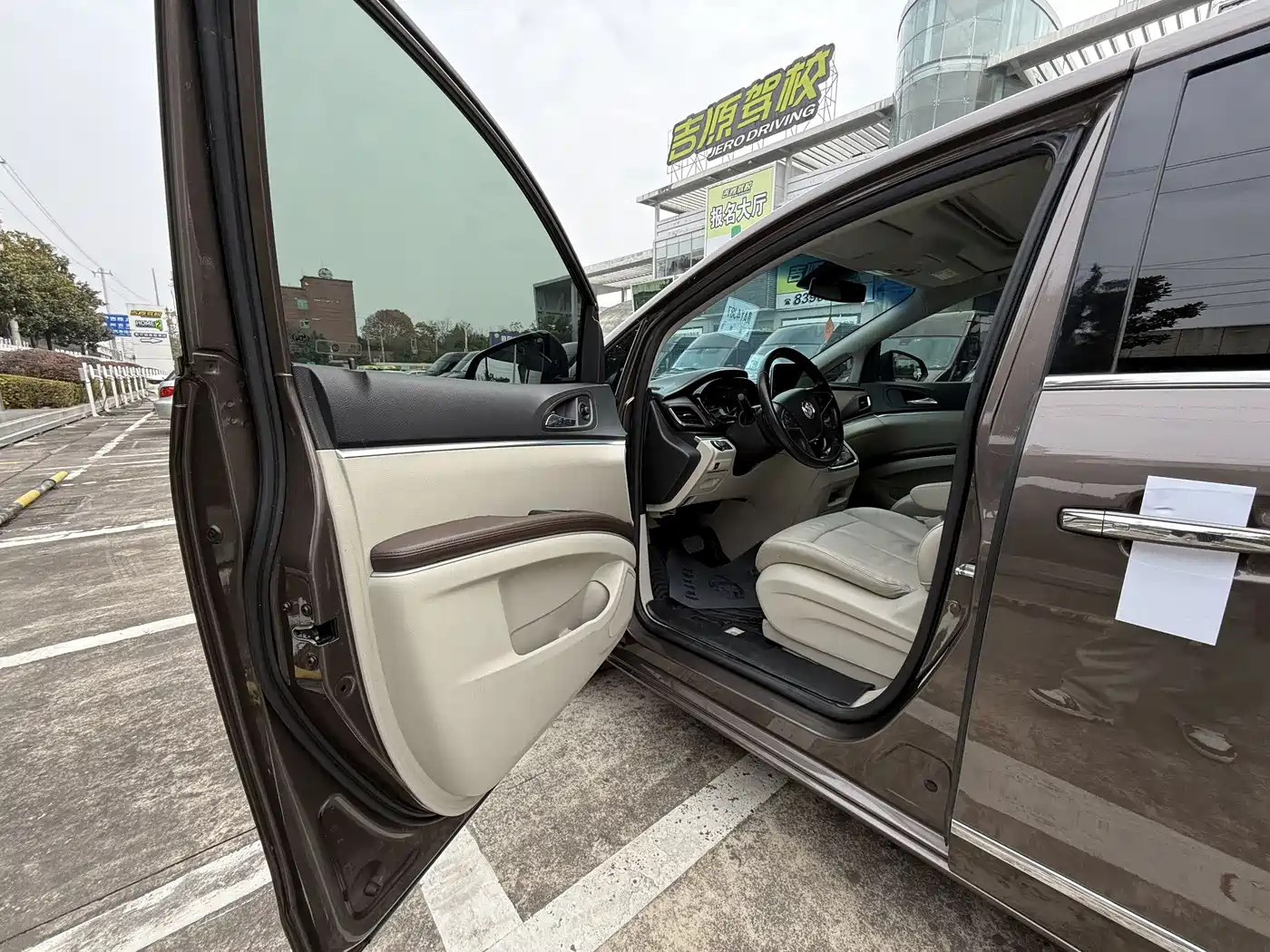 Buick GL8 2021 Land Business Class 652T Luxury фото 9