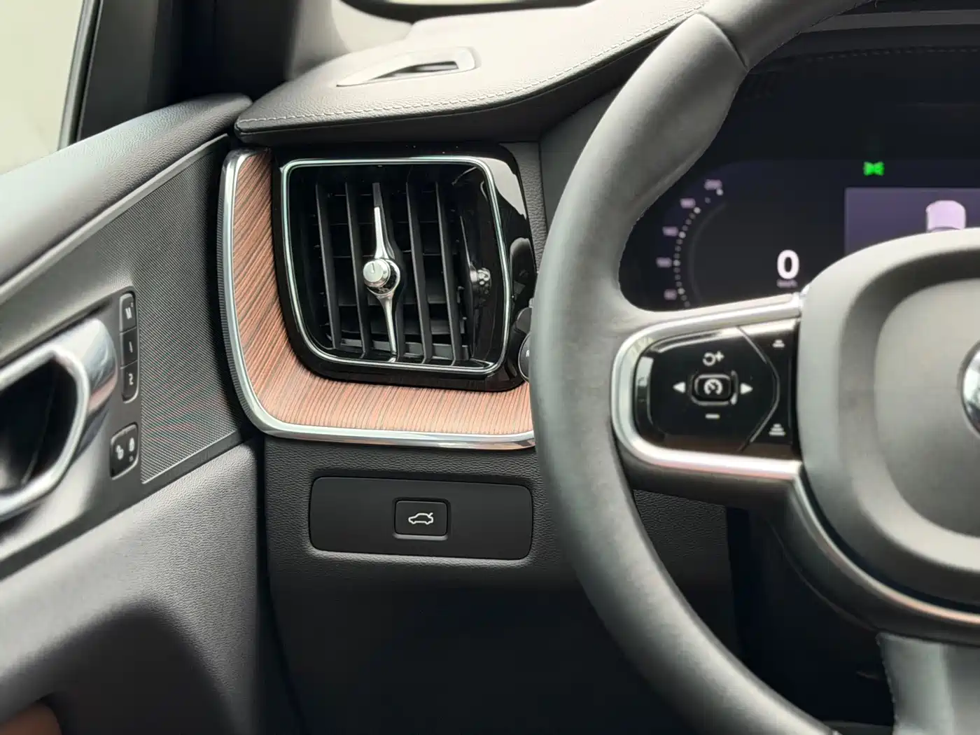  Volvo Volvo XC60 2023 B5 AWD Smart Elite Luxury 6