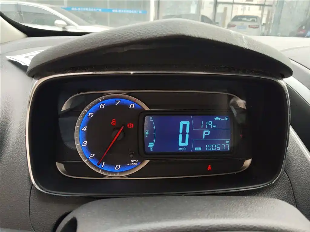 Chevrolet Trax 2016 1.4T Automatic 2WD Comfort Sunroof Edition фото 8