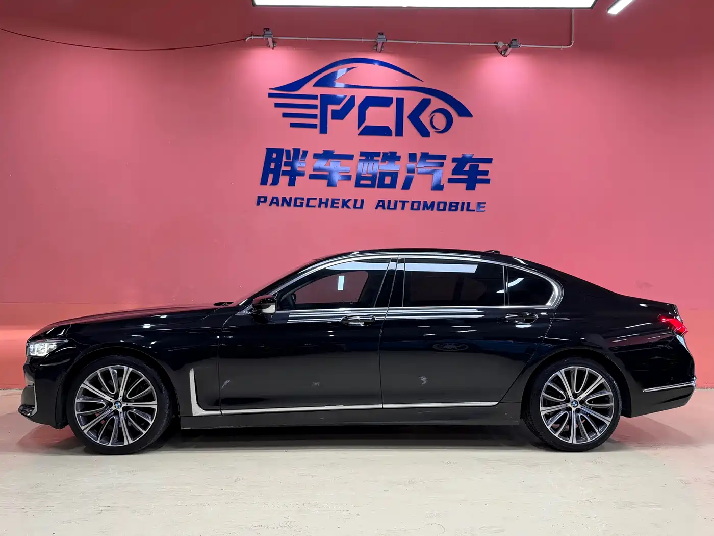Фото 18 - BMW 7 Series