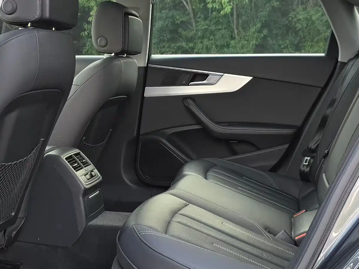Audi A4L 2020 40 TFSI quattro Luxury Dynamic фото 6