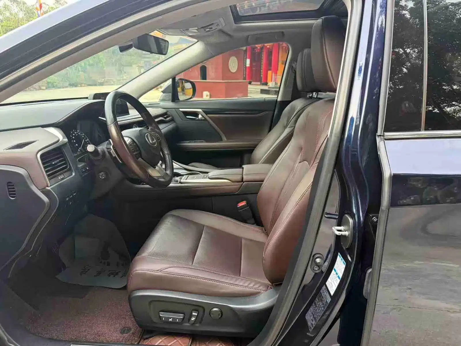 Фото 4 - Lexus RX