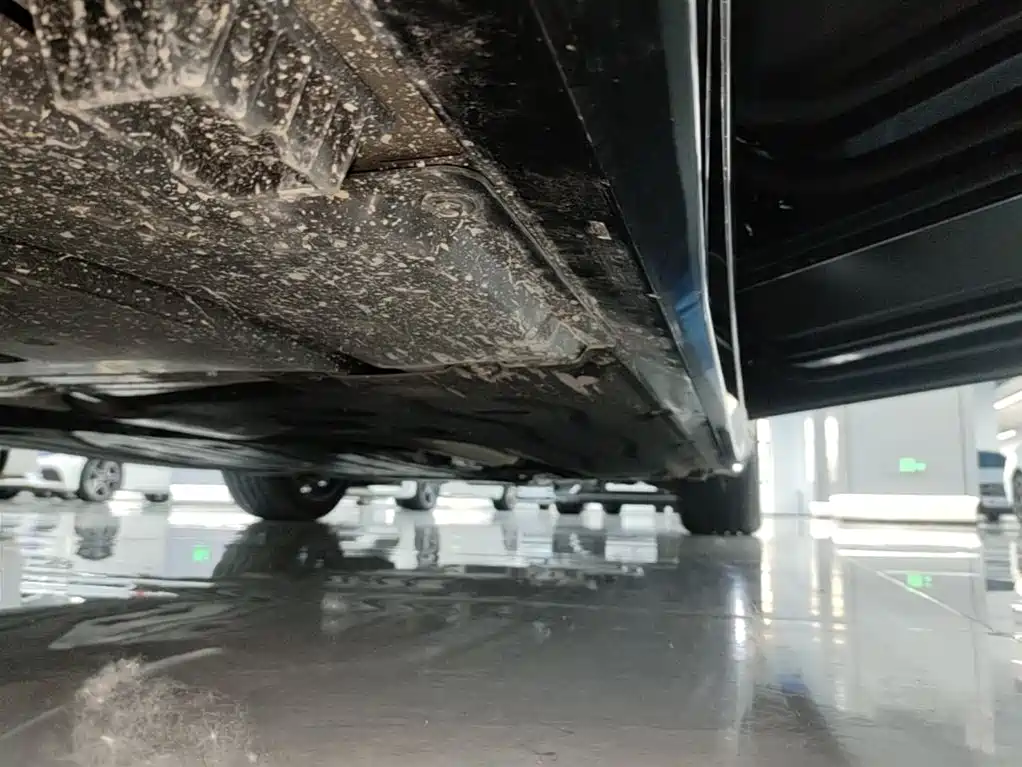 BMW 5 Series 2026 530Li Leading M Sport Package фото 21