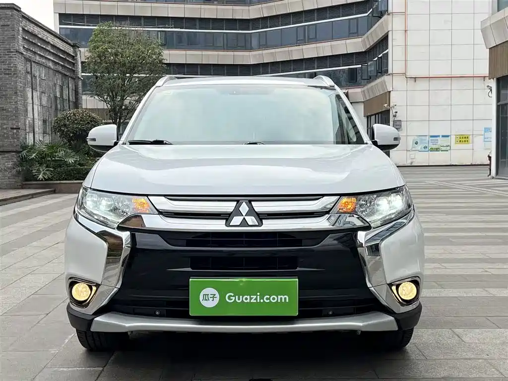 Mitsubishi Outlander 2018 2.4L 4WD Elite Edition 5-seater фото 3